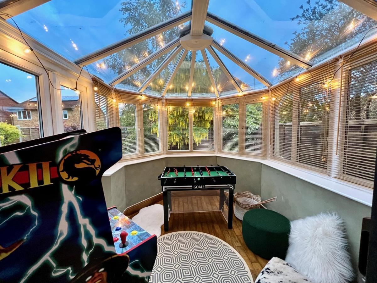 4-Bed Cotswold Getaway With Hot Tub & Gaming Room Churchdown المظهر الخارجي الصورة