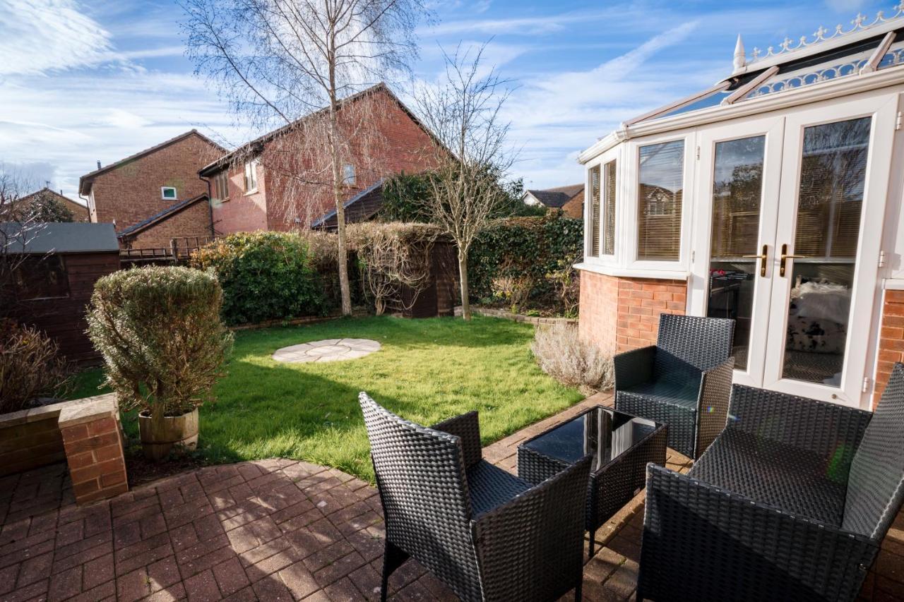4-Bed Cotswold Getaway With Hot Tub & Gaming Room Churchdown المظهر الخارجي الصورة