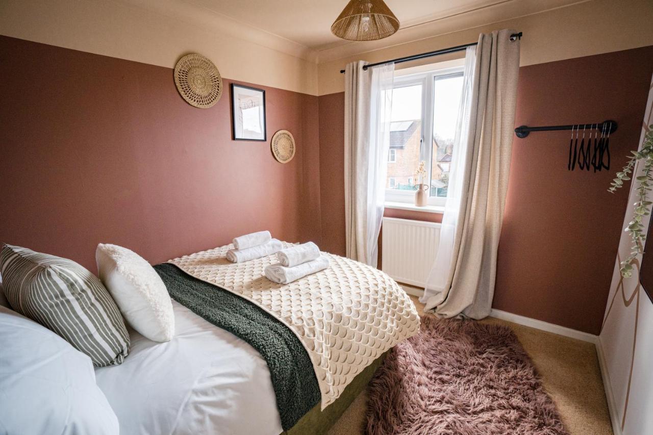 4-Bed Cotswold Getaway With Hot Tub & Gaming Room Churchdown المظهر الخارجي الصورة