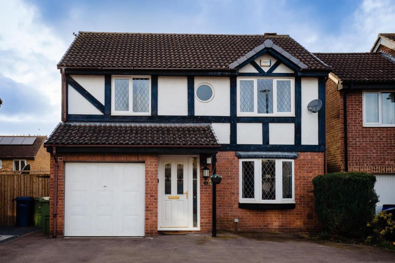 4-Bed Cotswold Getaway With Hot Tub & Gaming Room Churchdown المظهر الخارجي الصورة