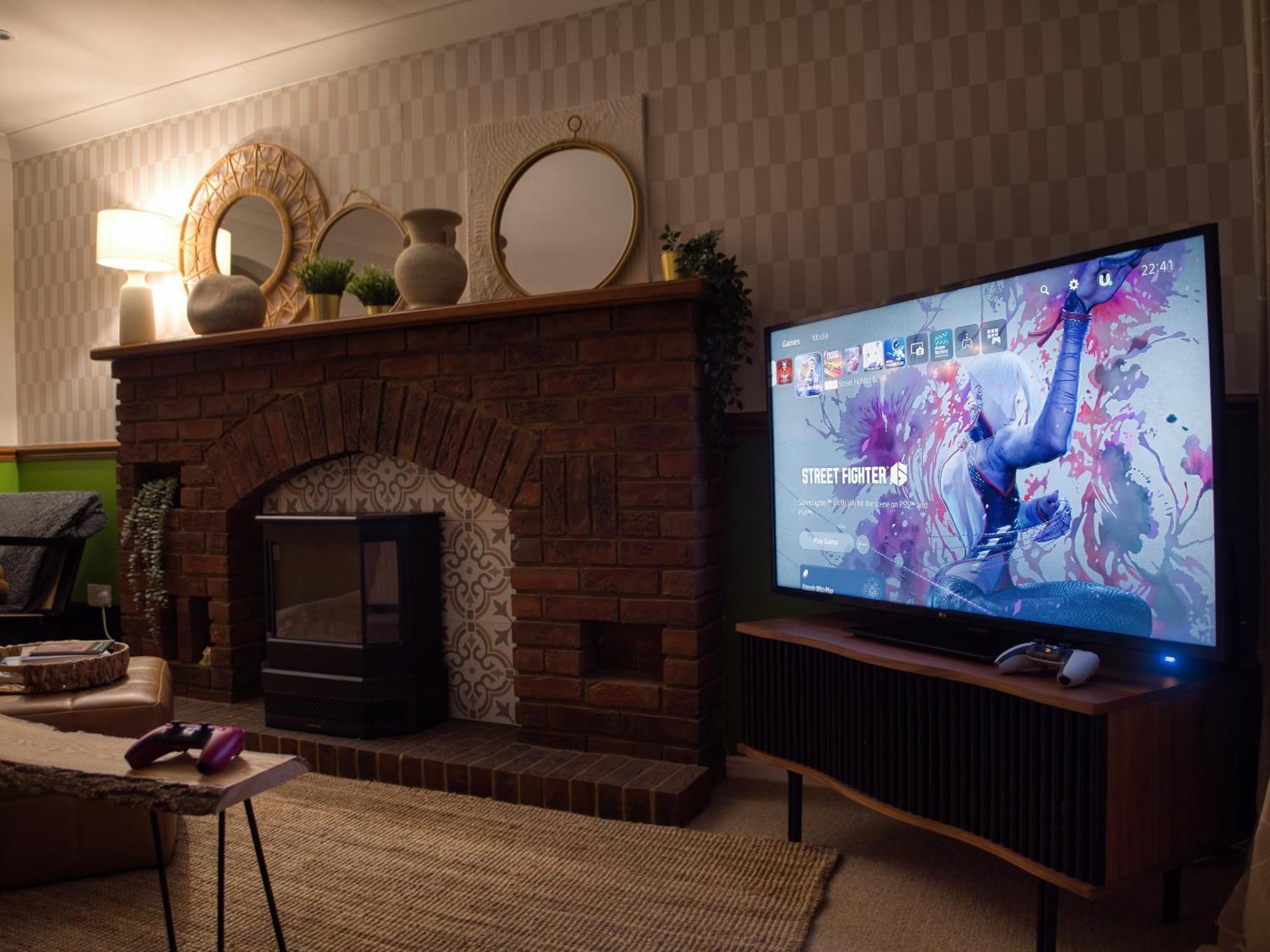 4-Bed Cotswold Getaway With Hot Tub & Gaming Room Churchdown المظهر الخارجي الصورة